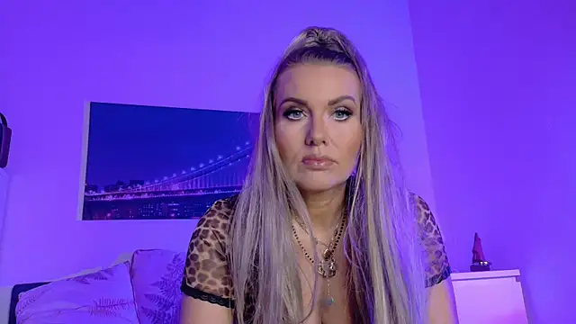 Tinkerbell822 online show from September 16, 2025, 8:15 am