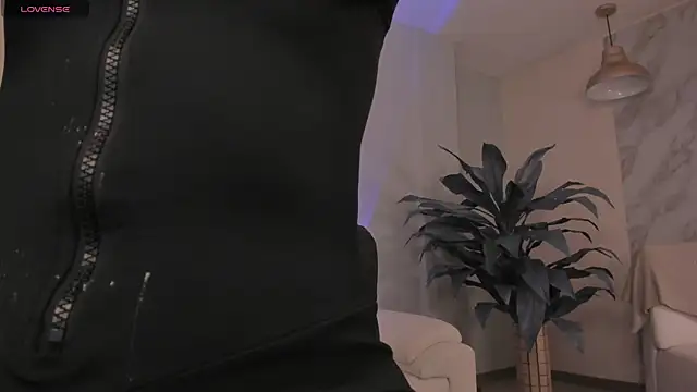 ErikaBenz  online show from September 28, 2025, 12:12 pm