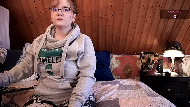 Snapshot of TessaWinter chatting on March 13, 2026, 4:01 pm TessaWinter online show from March 13, 2026, 4:01 pm