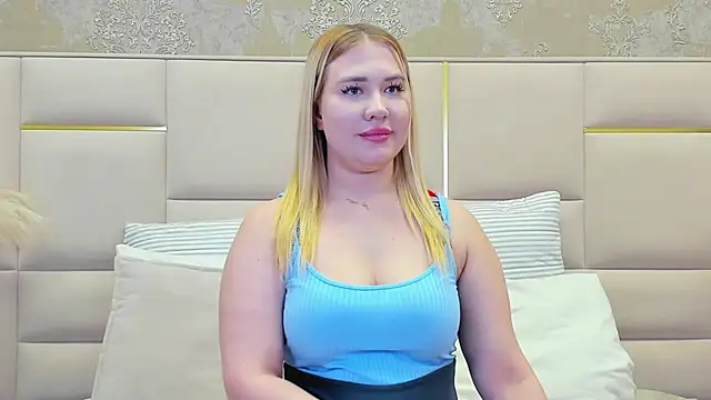 Snapshot of LunaHouston chatting on March 21, 2025, 4:07 pm LunaHouston online show from March 21, 2025, 4:07 pm