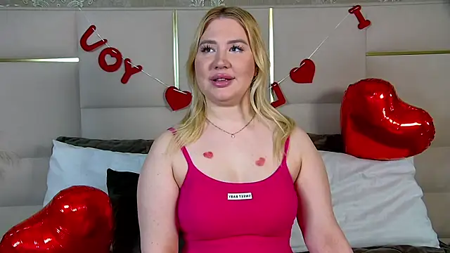 Snapshot of LunaHouston chatting on February 14, 2026, 4:07 pm LunaHouston online show from February 14, 2026, 4:07 pm