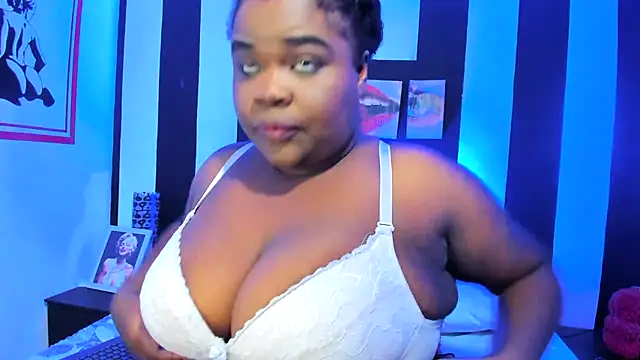 Snapshot of YeminaLeman chatting on February 19, 2025, 12:25 am YeminaLeman online show from February 19, 2025, 12:25 am