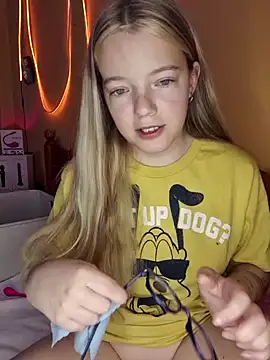 Snapshot of -veranito- chatting on February 6, 2025, 3:06 am -veranito- online show from February 6, 2025, 3:06 am