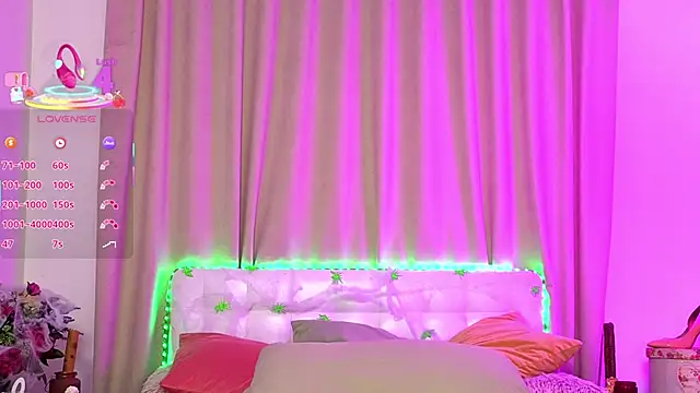 WildRedBerry online show from October 10, 2025, 9:43 am