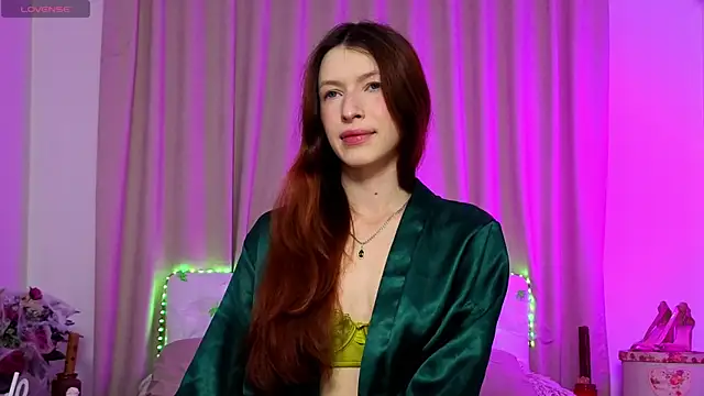 WildRedBerry online show from October 3, 2025, 7:21 am