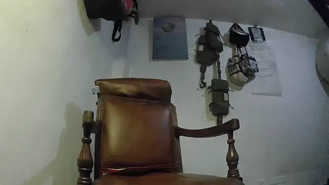 crazylatinguyy online show from November 15, 2025, 3:38 pm