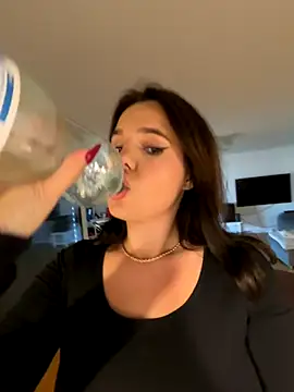 Snapshot of TheCinderella chatting on October 4, 2025, 3:35 pm TheCinderella online show from October 4, 2025, 3:35 pm