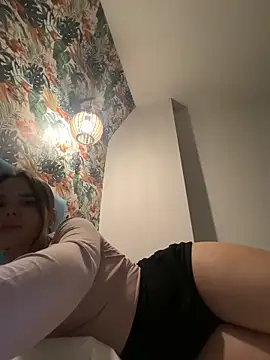 Snapshot of TheCinderella chatting on October 31, 2025, 10:49 pm TheCinderella online show from October 31, 2025, 10:49 pm