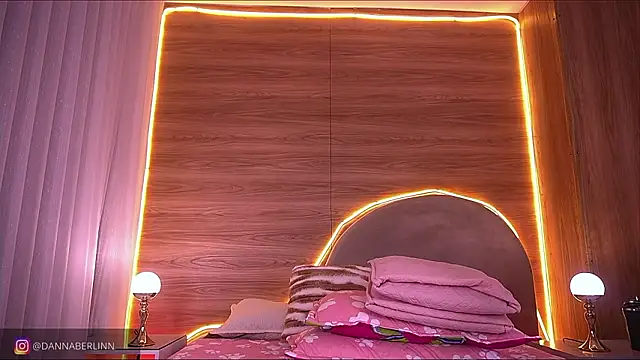 Snapshot of danna_berlin_ chatting on February 17, 2026, 7:22 pm danna berlin online show from February 17, 2026, 7:22 pm