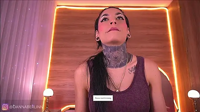 Snapshot of danna_berlin_ chatting on February 5, 2026, 7:21 pm danna berlin online show from February 5, 2026, 7:21 pm