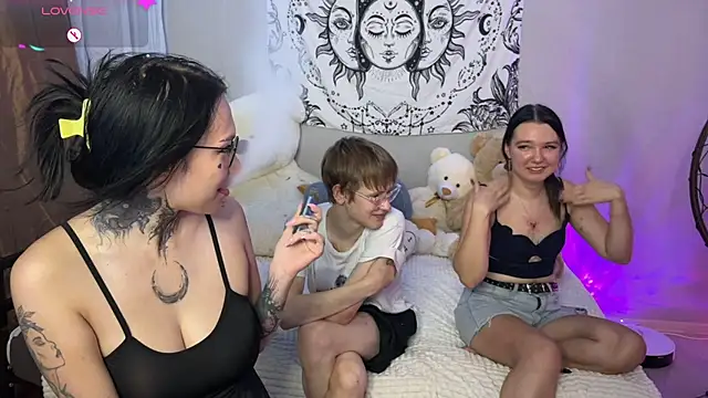 Laura Key online show from July 27, 2026, 6:26 pm
