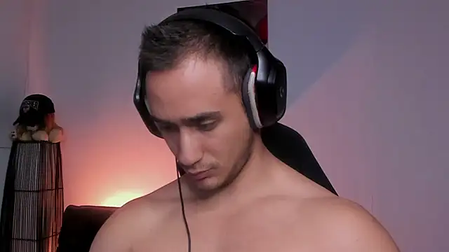 Snapshot of AlexRivera6 chatting on February 3, 2025, 11:36 pm AlexRivera6 online show from February 3, 2025, 11:36 pm