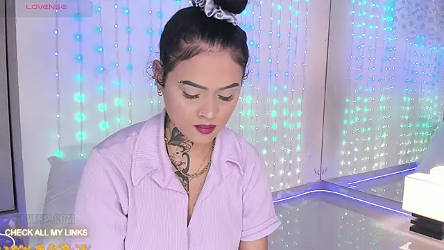 ohyesly  online show from September 23, 2025, 11:17 am