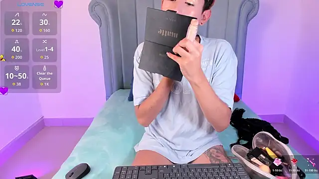 Chris boy  online show from June 21, 2026, 7:36 am