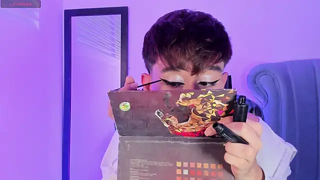 Chris boy  online show from April 3, 2026, 7:59 am