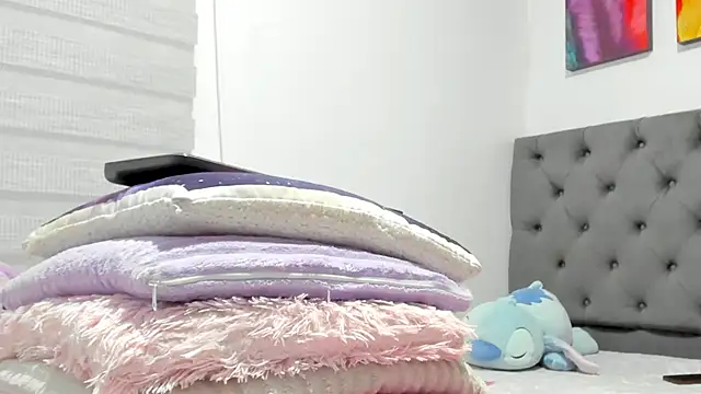 Elizabeth 18  online show from March 9, 2026, 3:21 am