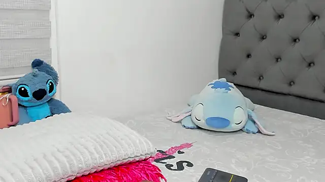 Elizabeth 18  online show from November 23, 2025, 3:05 am