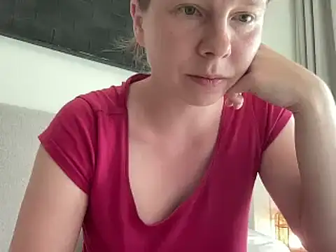 SweetLucy96 online show from May 4, 2026, 12:08 pm