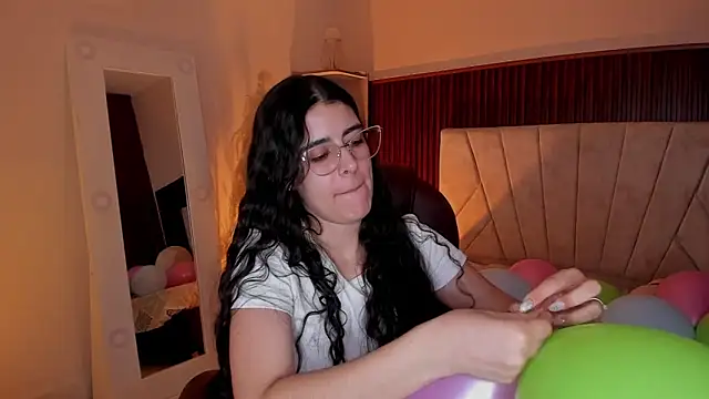  Niah  online show from April 7, 2026, 9:05 pm