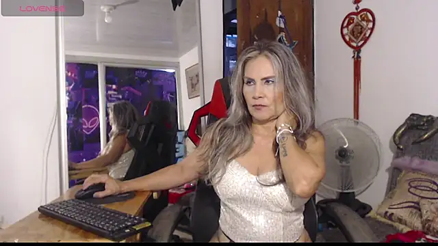 Snapshot of amandabakerx chatting on January 14, 2025, 7:21 pm amandabakerx online show from January 14, 2025, 7:21 pm