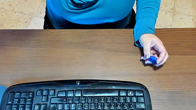 NikkiHolland online show from October 30, 2025, 8:01 am