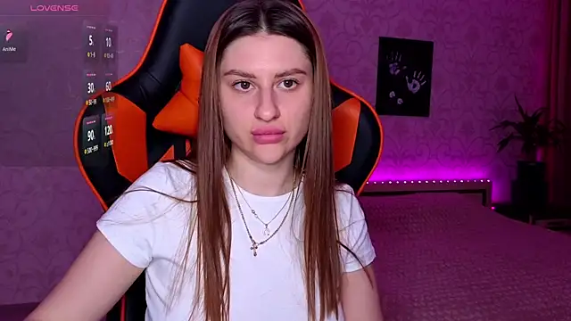 Snapshot of Elishka_ chatting on July 7, 2026, 9:29 pm Elishka online show from July 7, 2026, 9:29 pm