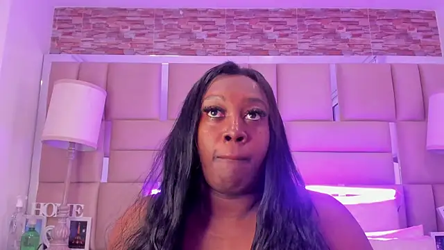 ShaniaBrownn online show from November 12, 2025, 7:40 pm