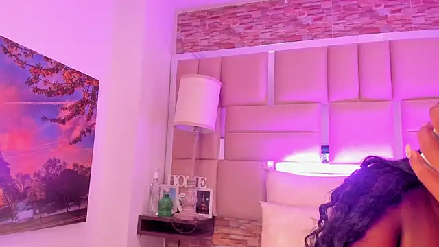 ShaniaBrownn online show from November 21, 2025, 7:57 pm