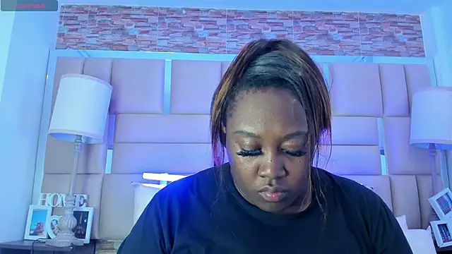 Snapshot of ShaniaBrownn chatting on October 14, 2025, 7:47 pm ShaniaBrownn online show from October 14, 2025, 7:47 pm