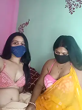 Snapshot of cutee__crazy chatting on October 18, 2025, 5:59 pm cutee  crazy online show from October 18, 2025, 5:59 pm