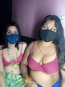 Snapshot of cutee__crazy chatting on October 31, 2025, 5:31 pm cutee  crazy online show from October 31, 2025, 5:31 pm