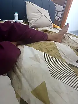 Snapshot of cutee__crazy chatting on February 11, 2025, 6:33 pm cutee  crazy online show from February 11, 2025, 6:33 pm