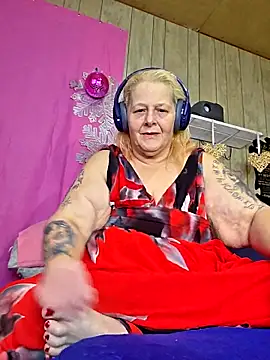 Snapshot of DavisDesires chatting on February 12, 2026, 1:33 pm DavisDesires online show from February 12, 2026, 1:33 pm