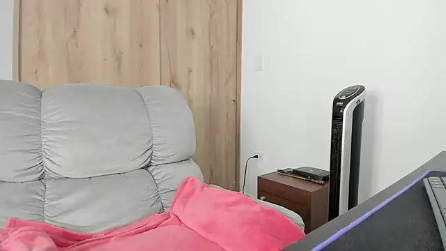 xspecialoomx online show from March 11, 2026, 1:05 pm