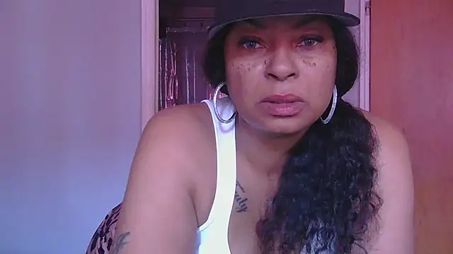 MSweetLindaParks online show from October 19, 2025, 3:26 pm