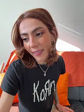 Snapshot of Evangelyne_1 chatting on November 21, 2025, 1:21 pm Evangelyne 1 online show from November 21, 2025, 1:21 pm