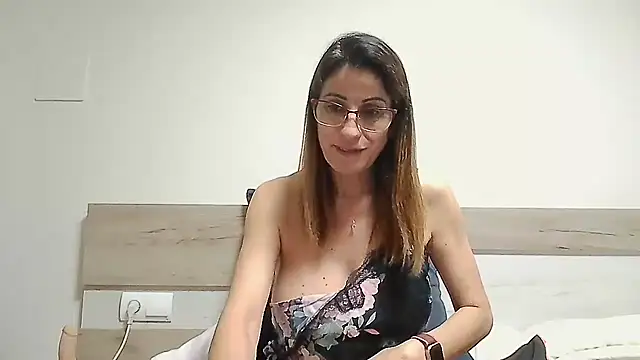 Sanada hot online show from March 5, 2025, 3:07 pm