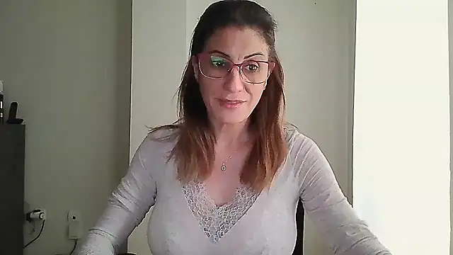 Sanada hot online show from October 9, 2025, 12:17 pm