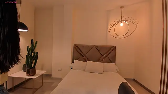 ToriCrossX online show from November 29, 2025, 12:49 pm