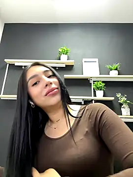 isabella jade online show from November 13, 2025, 1:15 pm