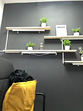 isabella jade online show from November 7, 2025, 1:15 pm