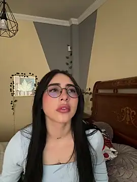 isabella jade online show from September 18, 2025, 1:36 pm