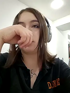 Yammy Yumi online show from October 31, 2025, 4:09 am