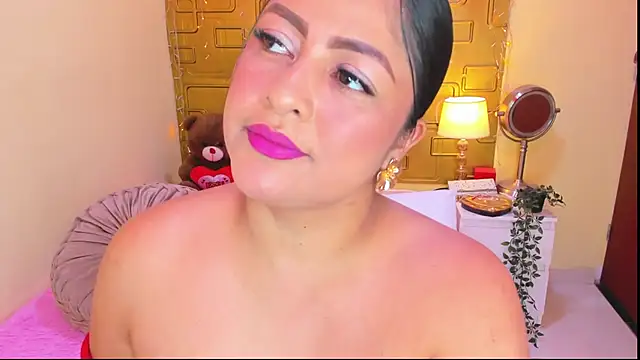 Snapshot of Julia_Haye chatting on February 17, 2026, 3:26 am Julia Haye online show from February 17, 2026, 3:26 am