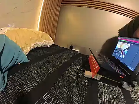 elvis0966 online show from April 30, 2026, 4:52 am