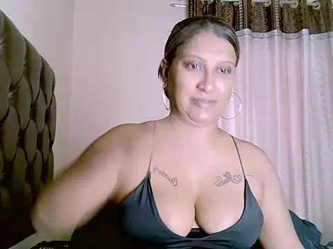 eroticbeauty37 online show from June 24, 2026, 9:52 am