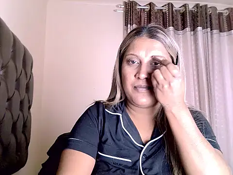 eroticbeauty37 online show from July 13, 2026, 1:32 pm