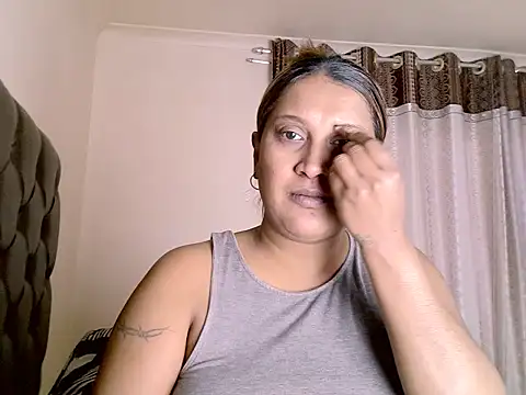 eroticbeauty37 online show from June 7, 2026, 1:27 pm