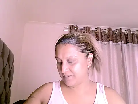 eroticbeauty37 online show from July 23, 2026, 11:40 am