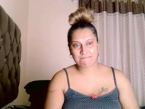 eroticbeauty37 online show from June 11, 2026, 2:53 am